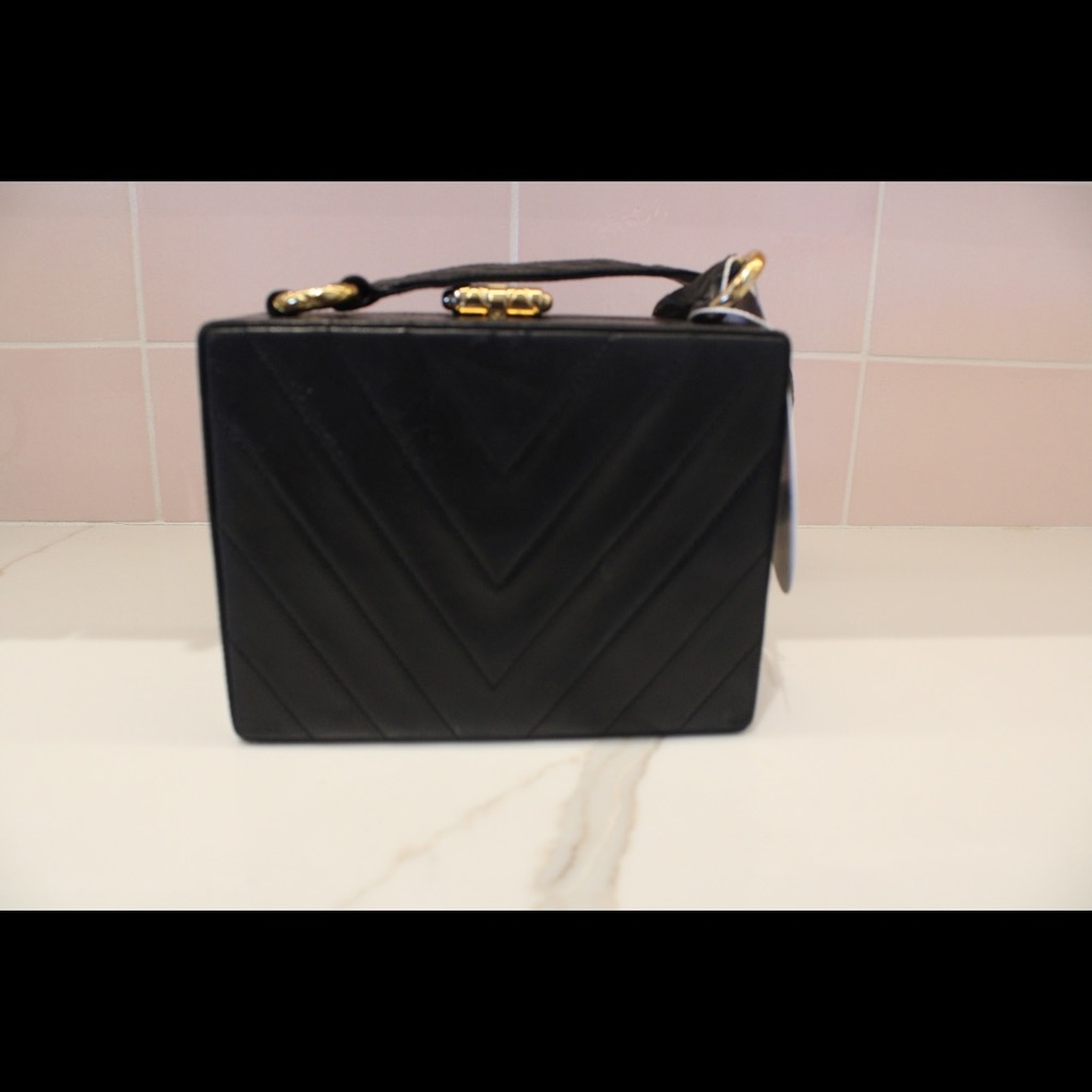 SOLD**Vintage Chanel Bag - Picture 4 of 10